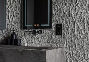 stilingas vonios kambario interjeras | dekoratyvinė sienų apdaila ETNA