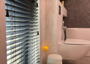 Dekoratyvinis tinkavimas vonioje. Dekoras BRONX